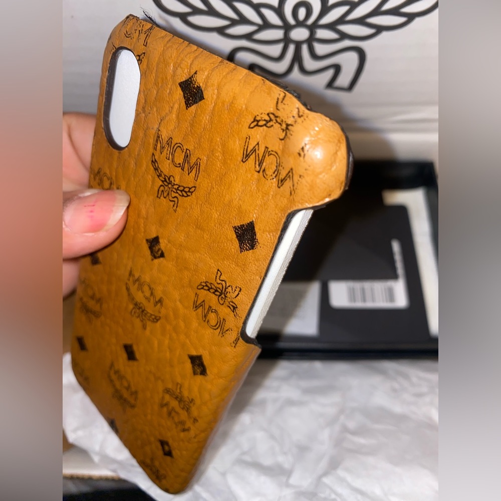 Authentic MCM iphoneX case - Picture 4 of 10